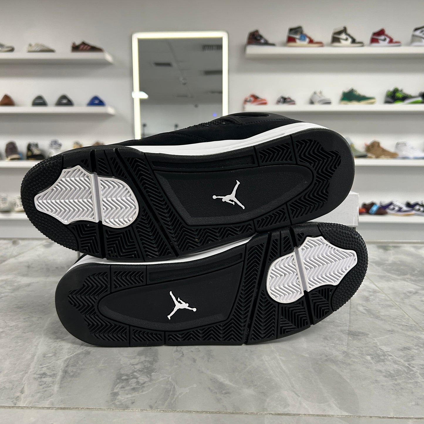 Jordan 4 Retro White Thunder (Used)