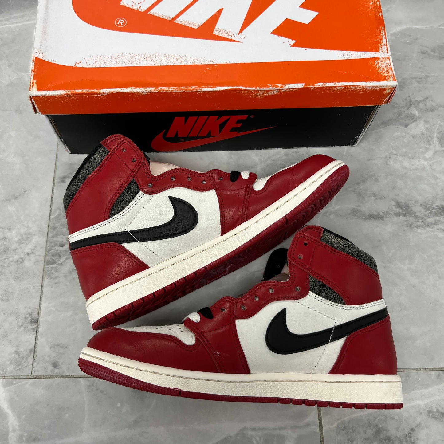 Air Jordan 1 Retro High OG
Chicago Lost & Found (USED)