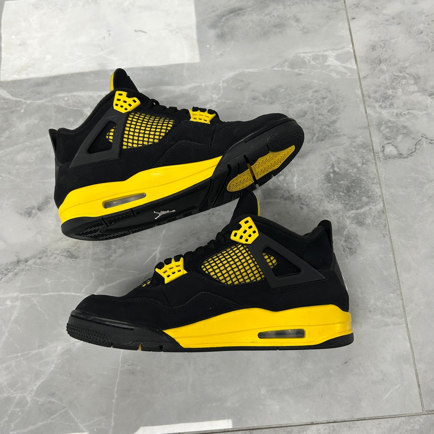 Air Jordan 4 Retro 'Thunder' 2023 (USED NO BOX)
