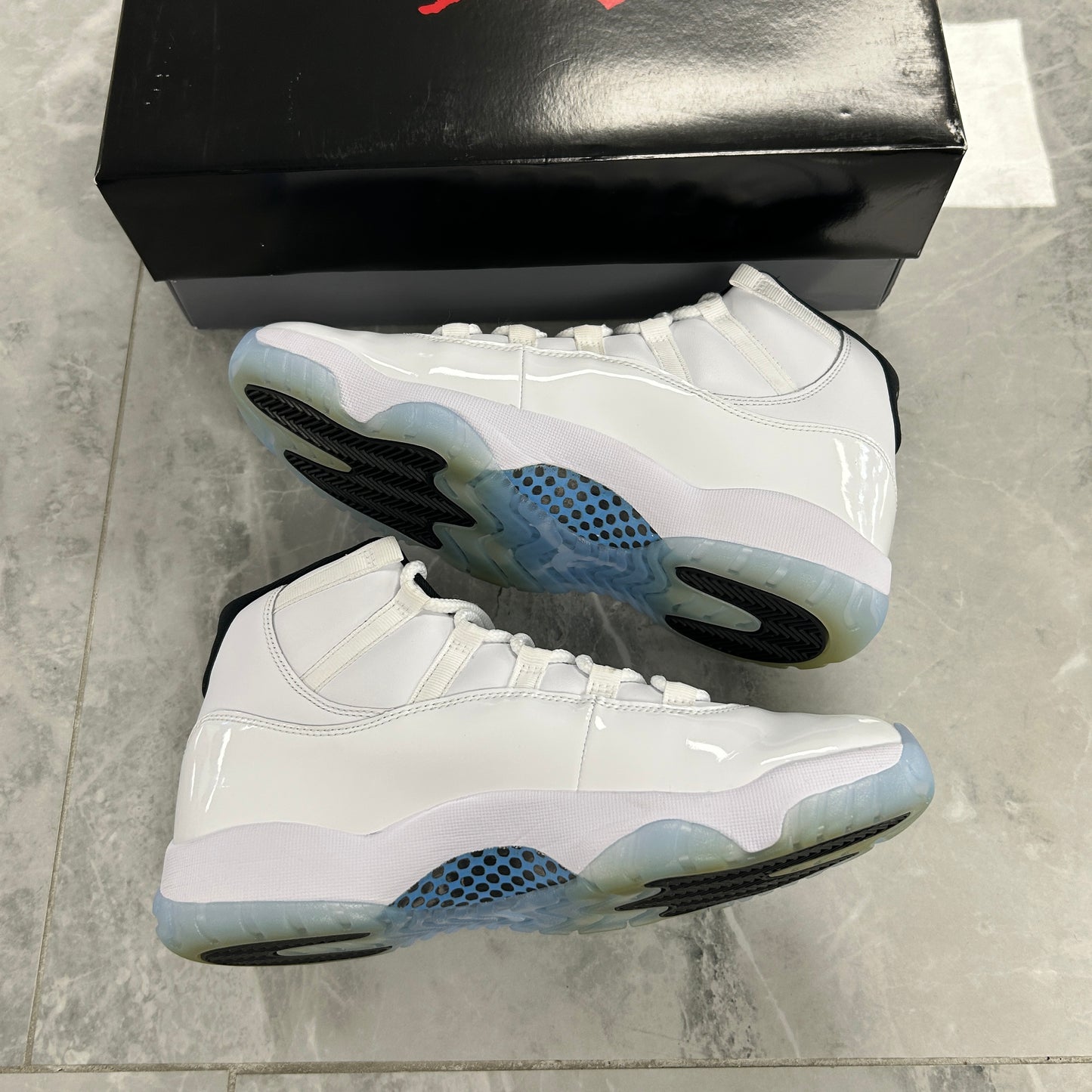 Air Jordan 11 Retro Legend Blue 2024 (USED)