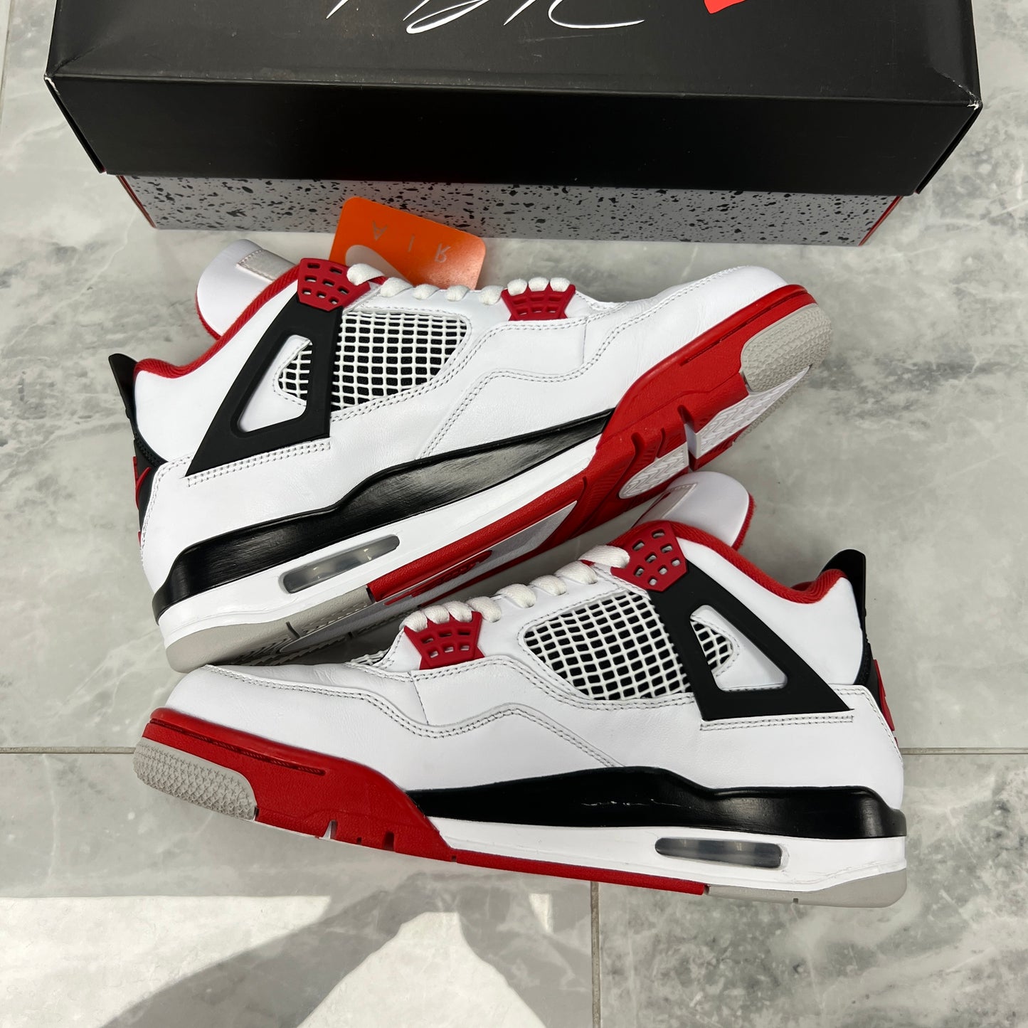 Air Jordan 4 Retro OG Fire Red
2020 (USED)
