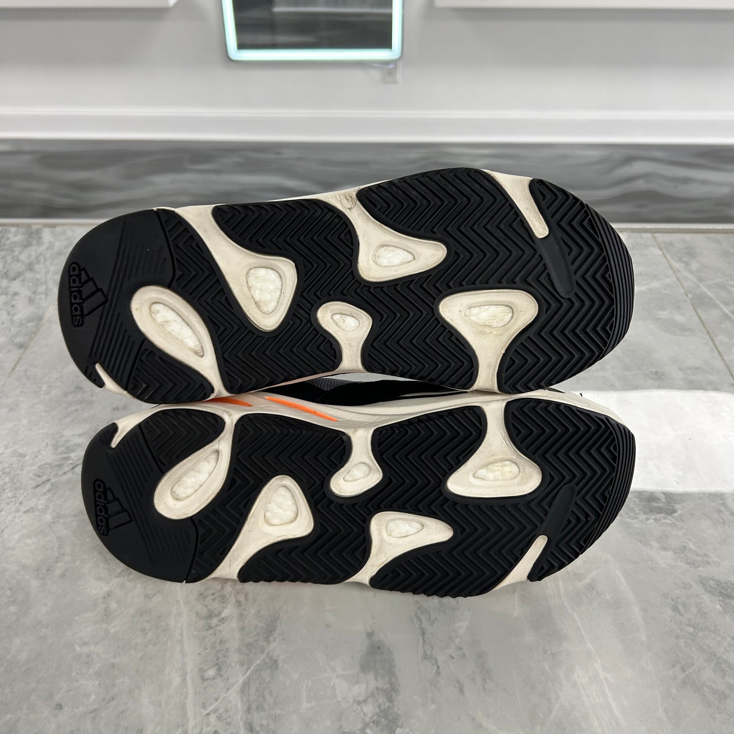 adidas Yeezy Boost 700
Wave Runner (USED NO BOX)