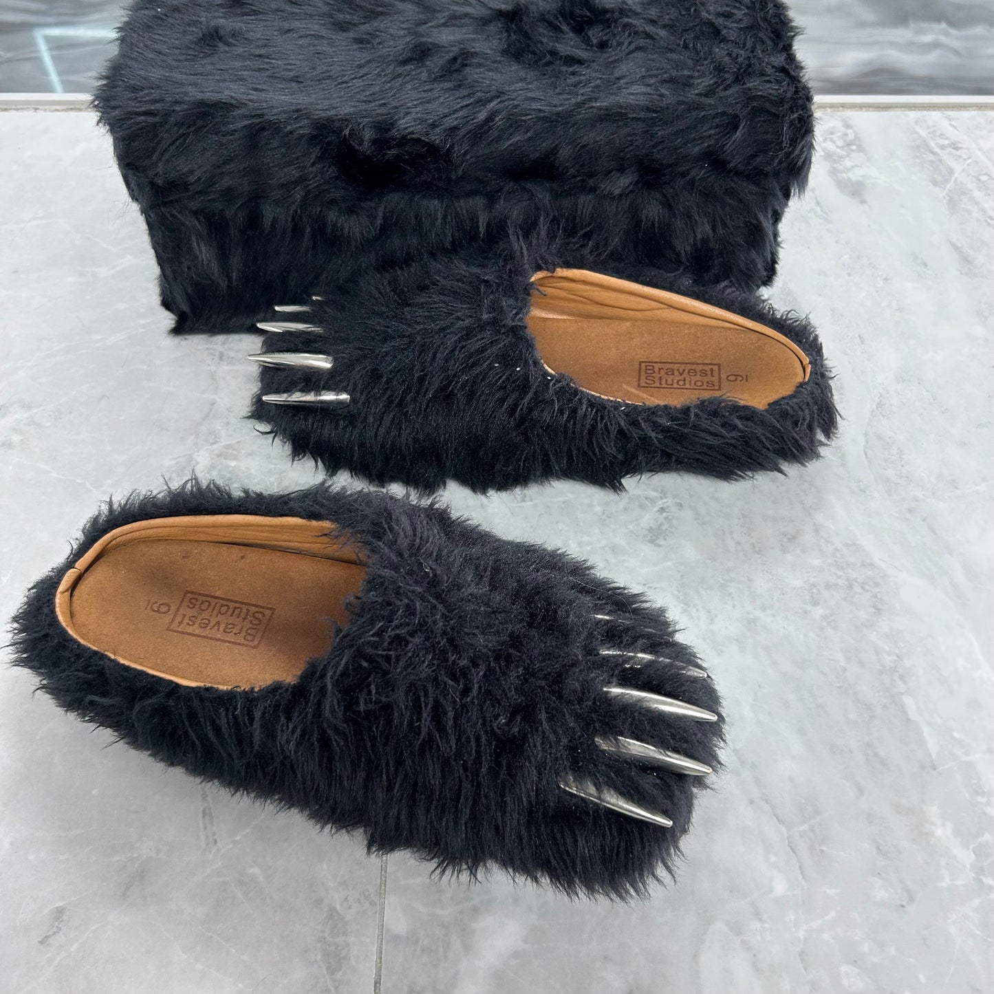 Bravest Studios Bear Claw Mule Black (USED)