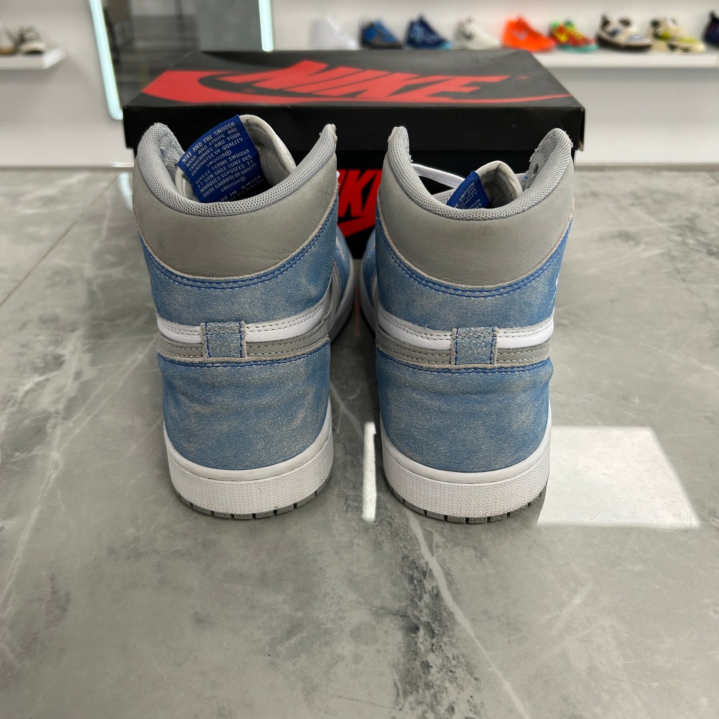 Air Jordan 1 Retro High OG Hyper Royal (USED)