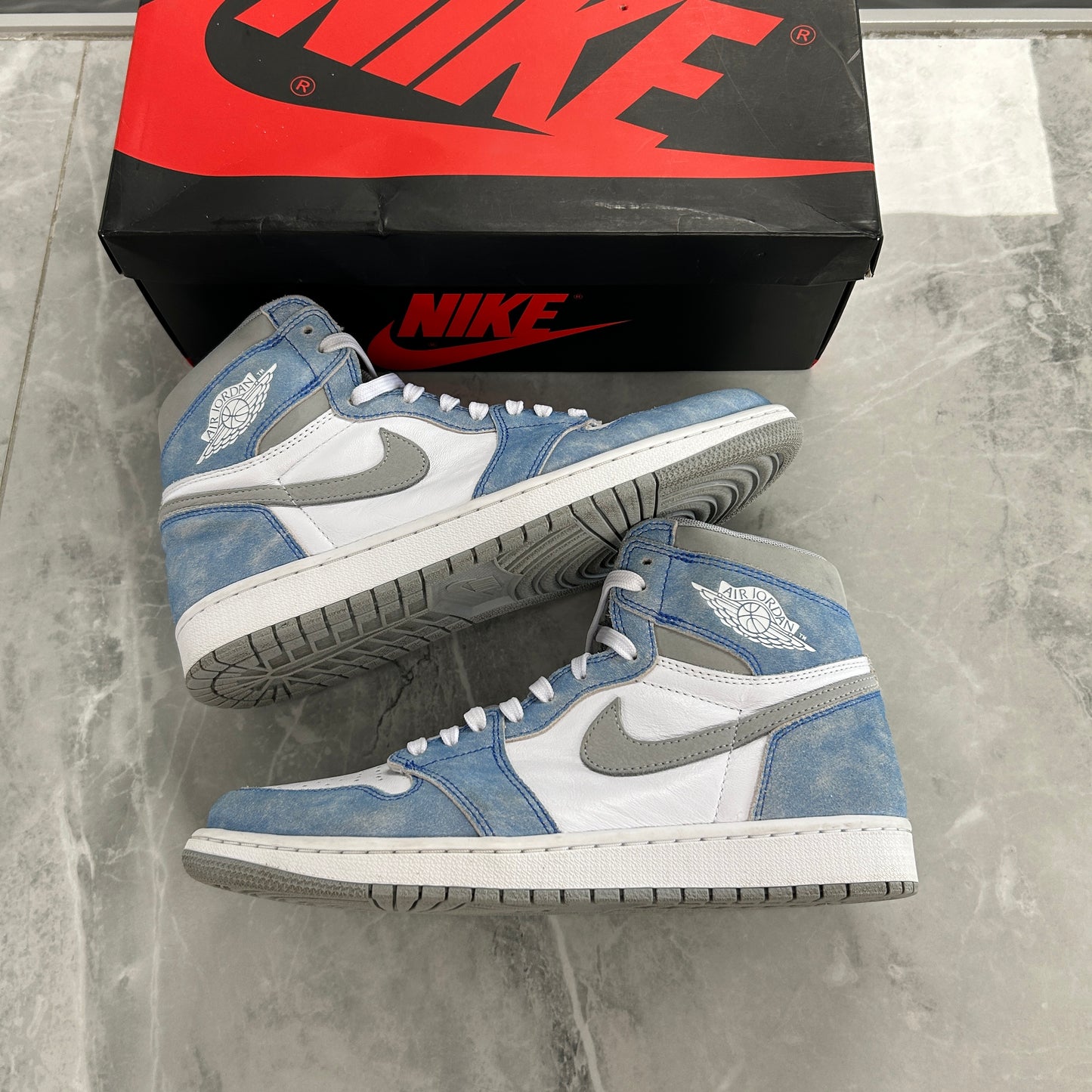 Air Jordan 1 Retro High OG Hyper Royal (USED)