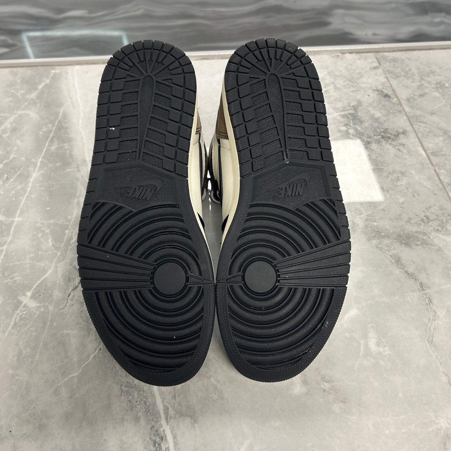 Jordan 1 Retro High OG Dark Mocha (USED NO BOX)