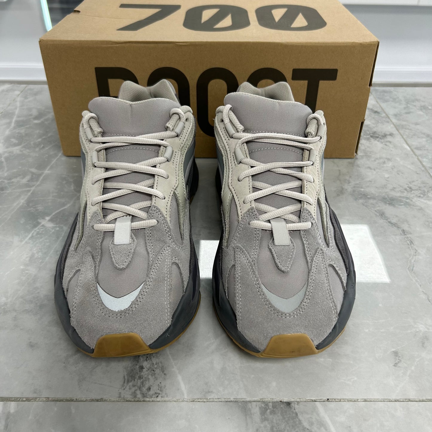 Adidas Yeezy Boost 700 V2
Tephra (USED)