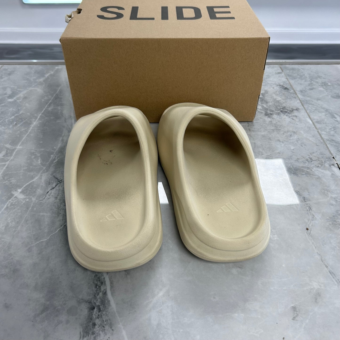 Adidas Yeezy Slide Bone (2022/2023 Restock)(Used)