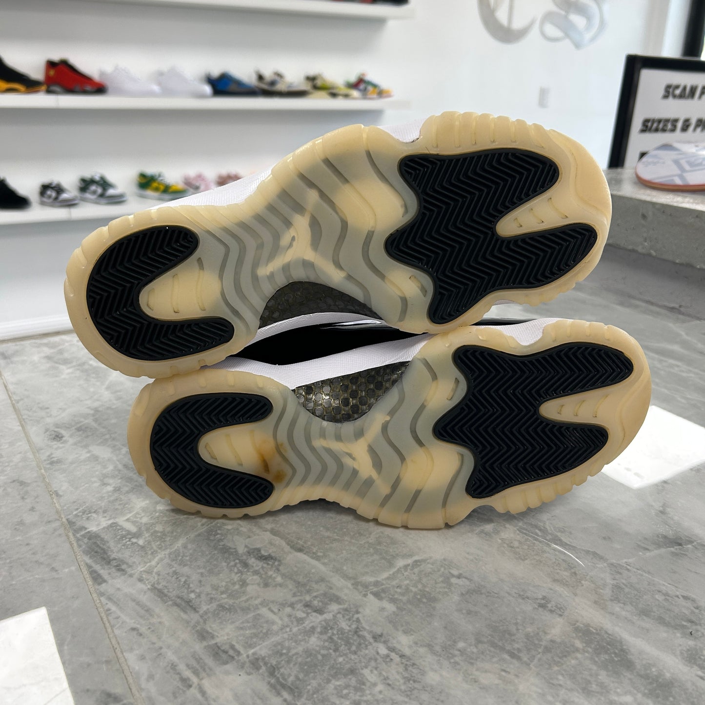 Jordan 11 Retro DMP Gratitude (2023) (USED)
