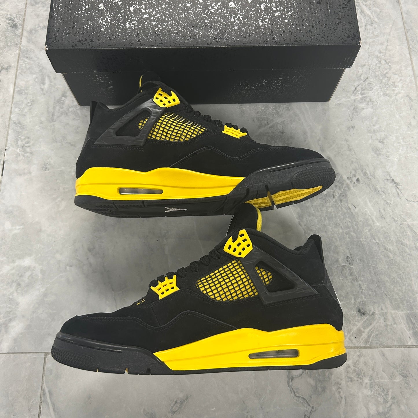 Jordan 4 Retro Thunder (2023)(USED)