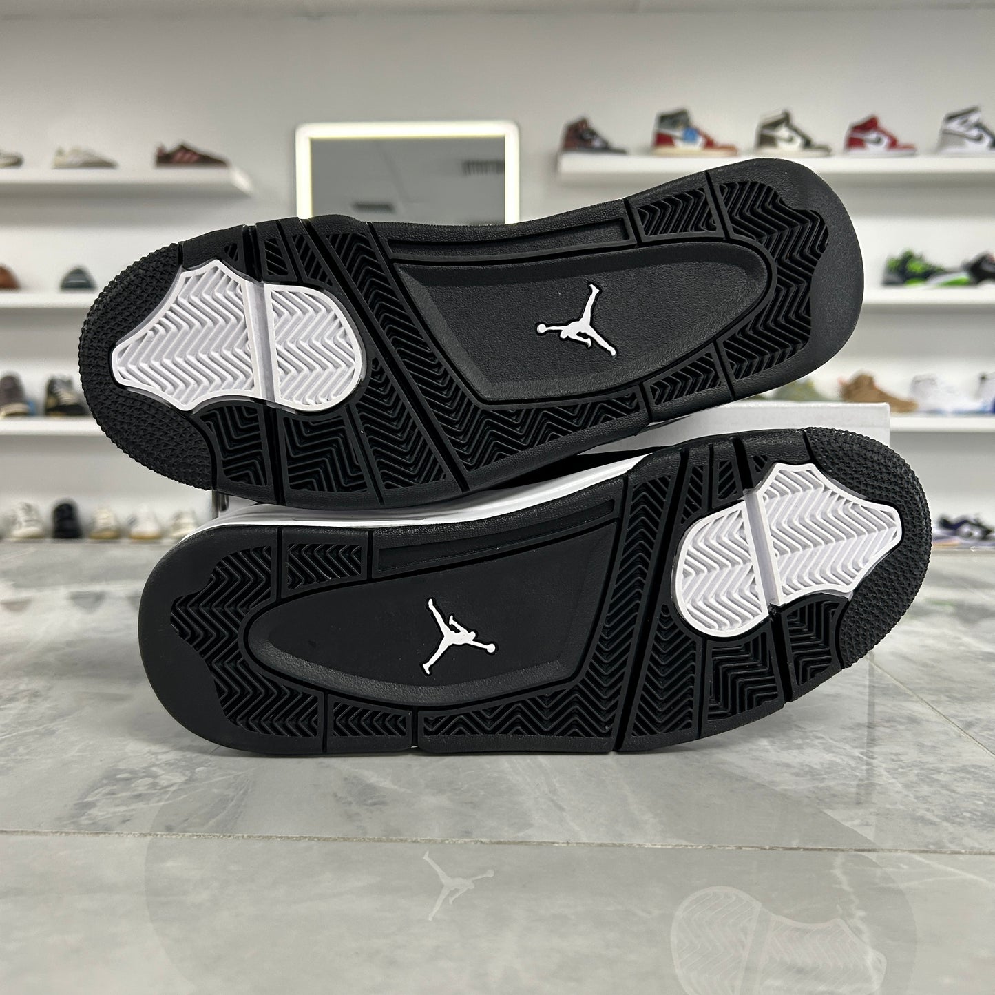 Jordan 4 Retro White Thunder (Used)