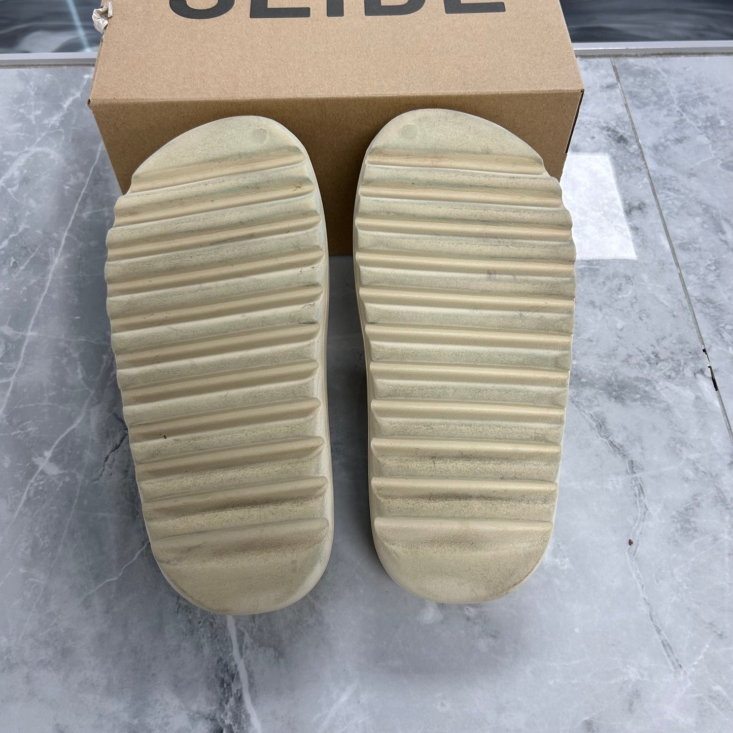 Adidas Yeezy Slide Bone (2022/2023 Restock)(Used)