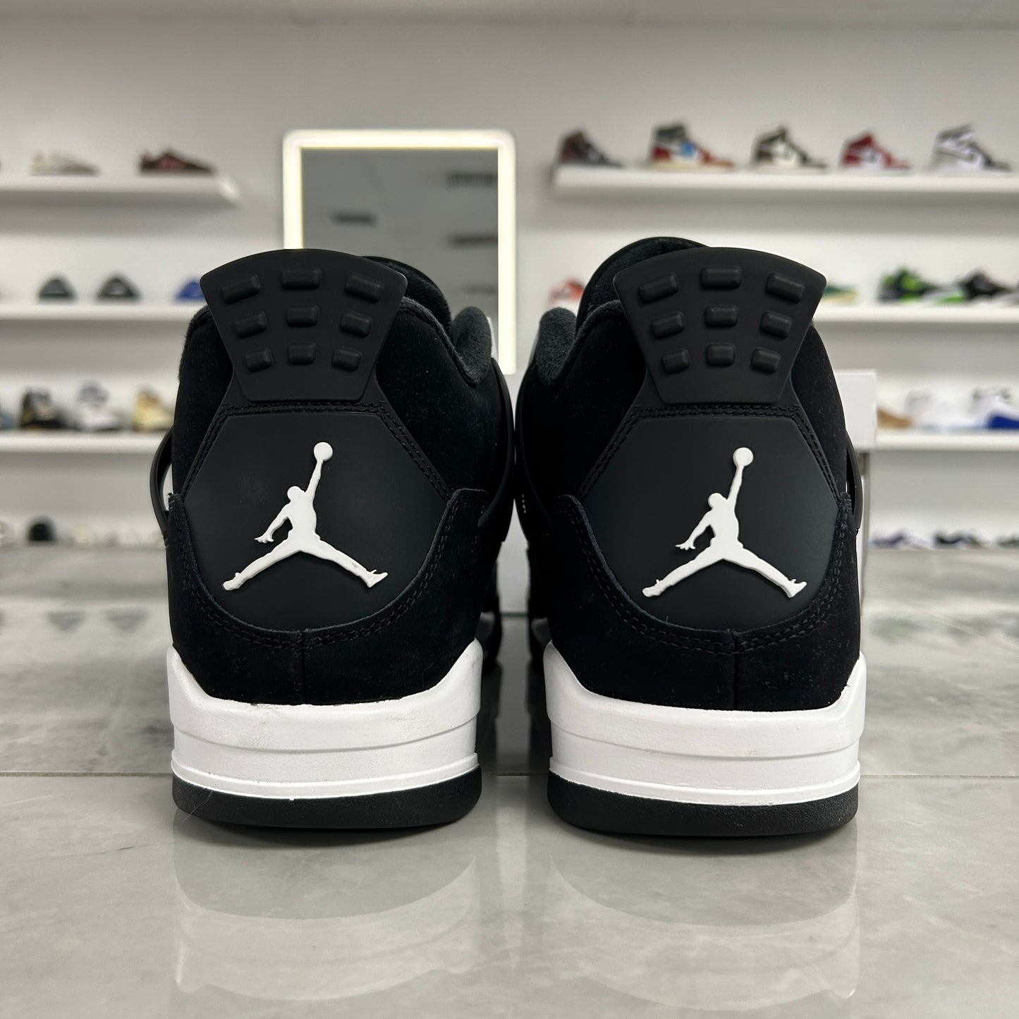 Jordan 4 Retro White Thunder (Used)