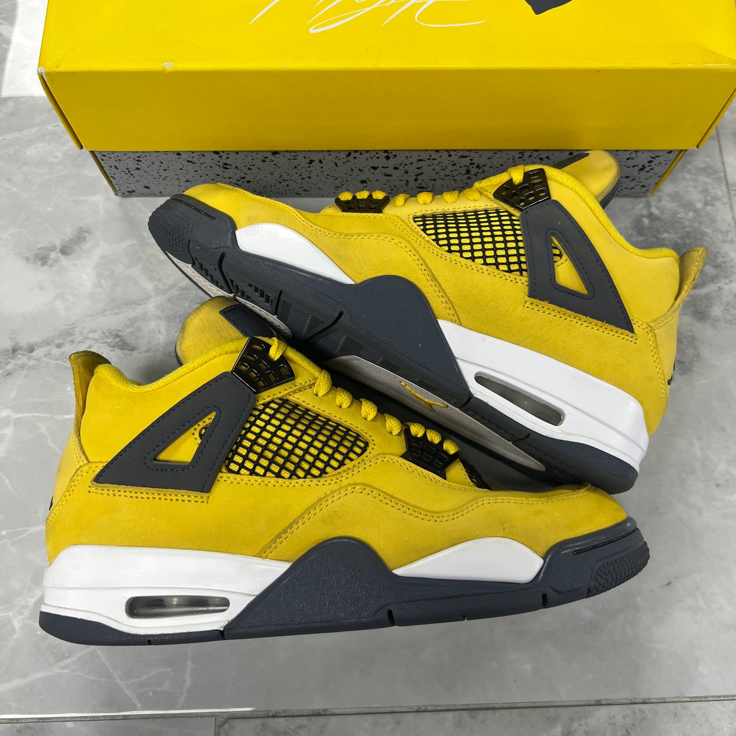 Jordan 4 Retro Lightning (2021)(USED)