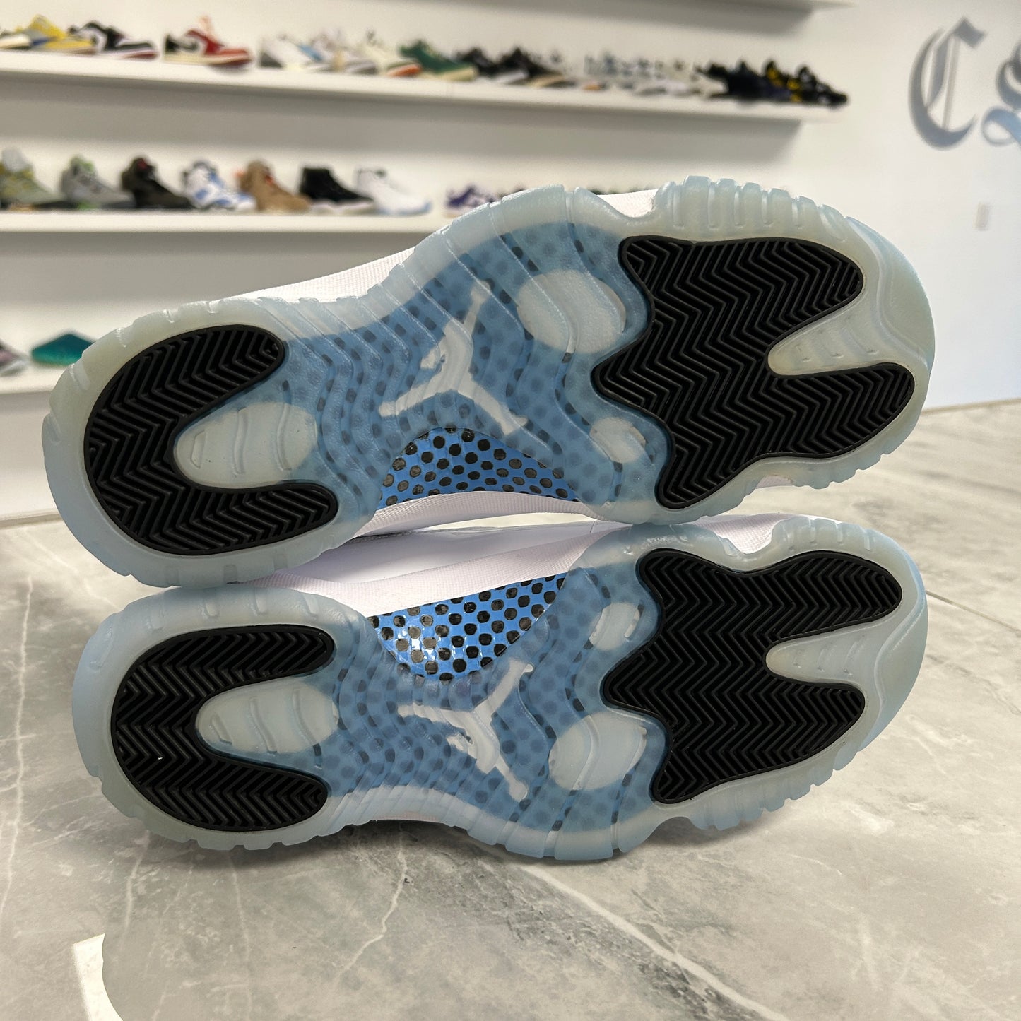 Air Jordan 11 Retro Legend Blue 2024 (USED)