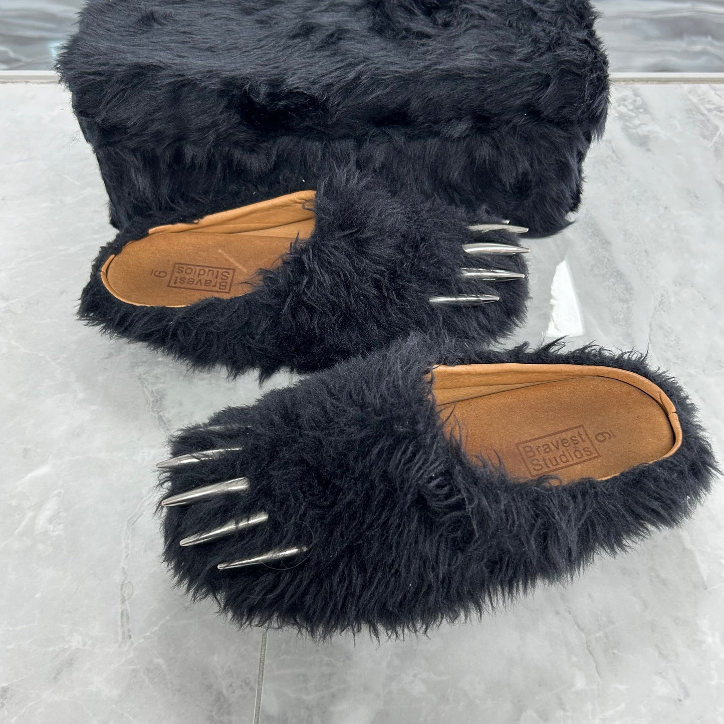Bravest Studios Bear Claw Mule Black (USED)