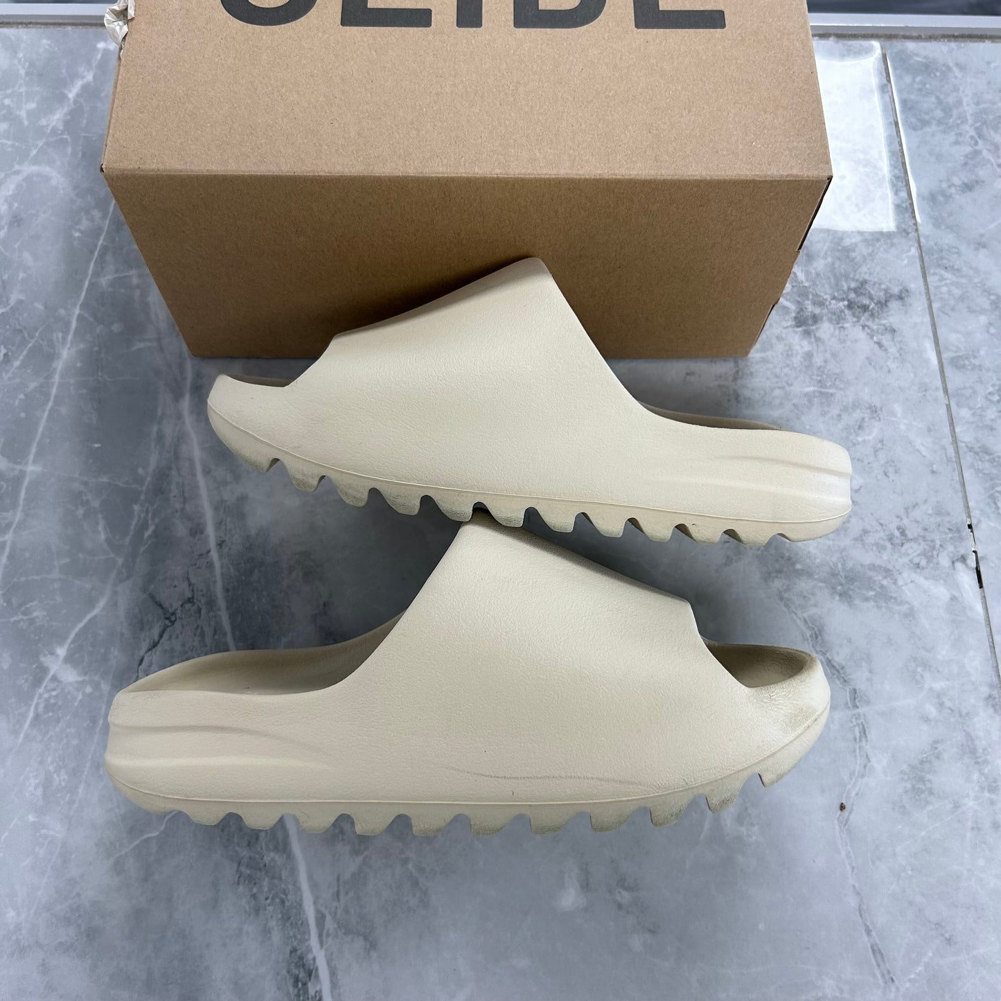 Adidas Yeezy Slide Bone (2022/2023 Restock)(Used)