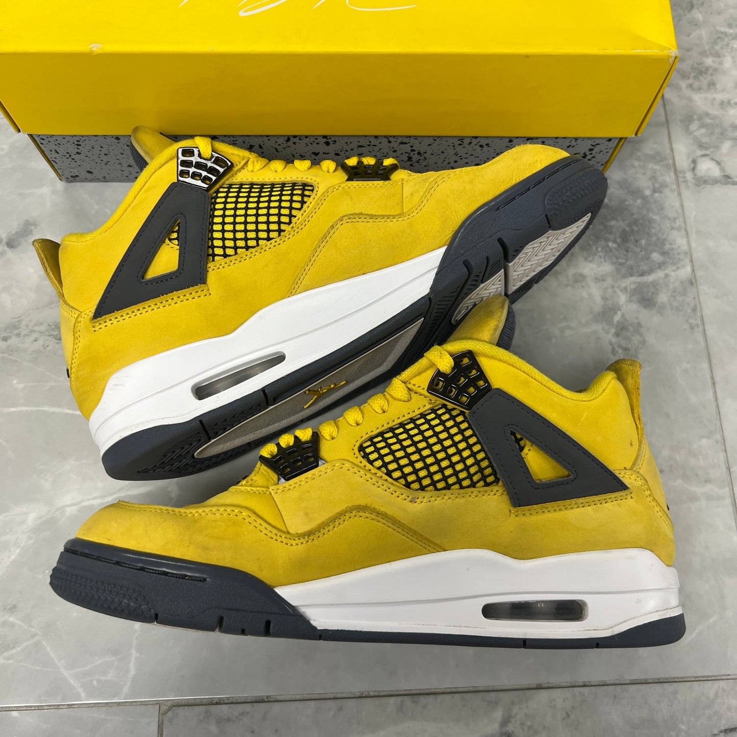 Jordan 4 Retro Lightning (2021)(USED)