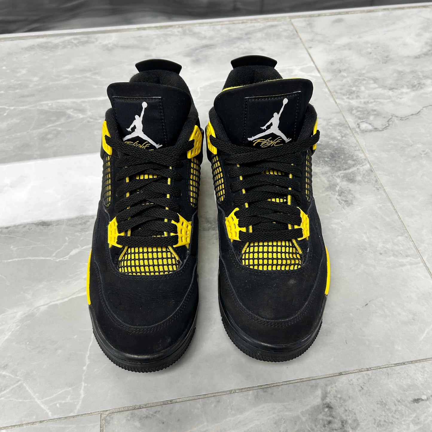 Air Jordan 4 Retro 'Thunder' 2023 (USED NO BOX)