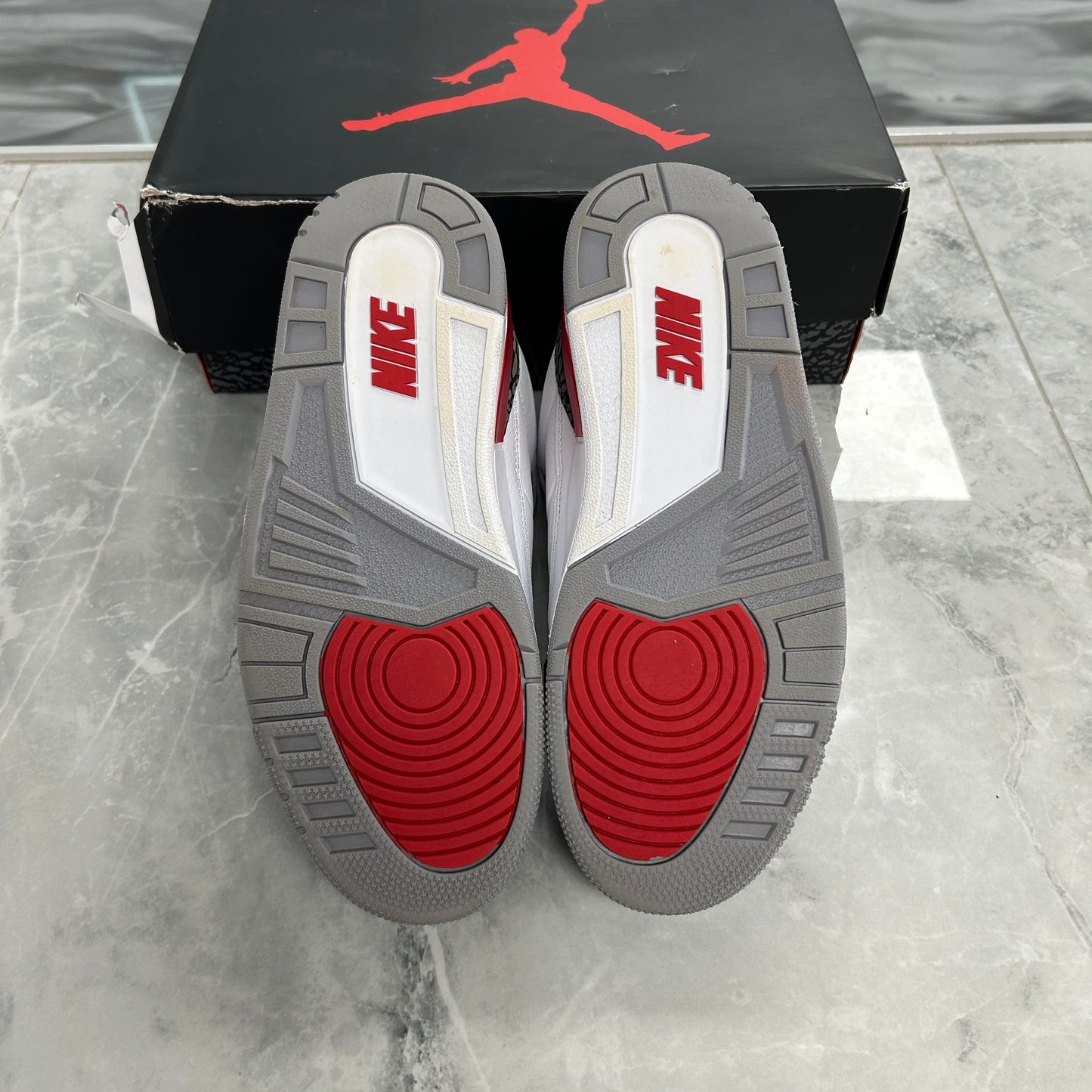 Air Jordan 3 Retro Fire Red 2022 (USED)