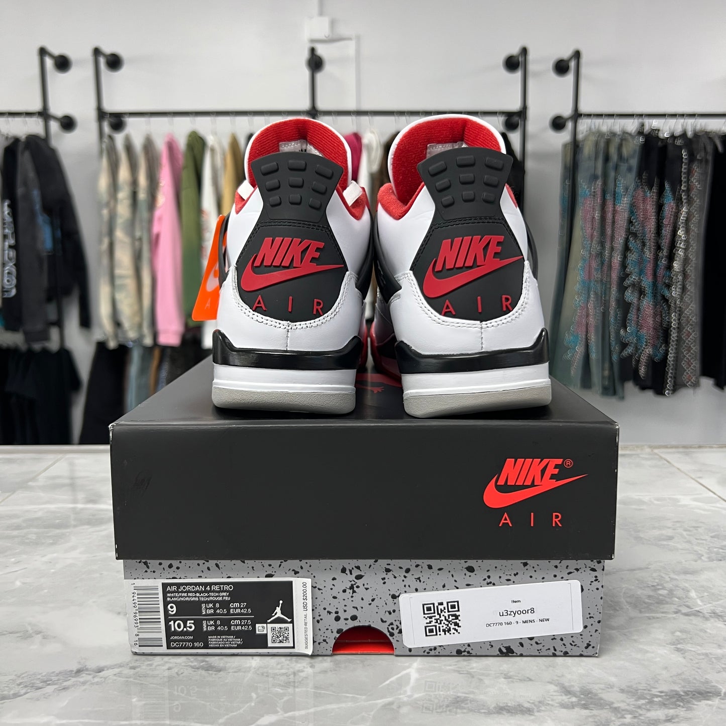 Air Jordan 4 Retro OG Fire Red
2020 (USED)