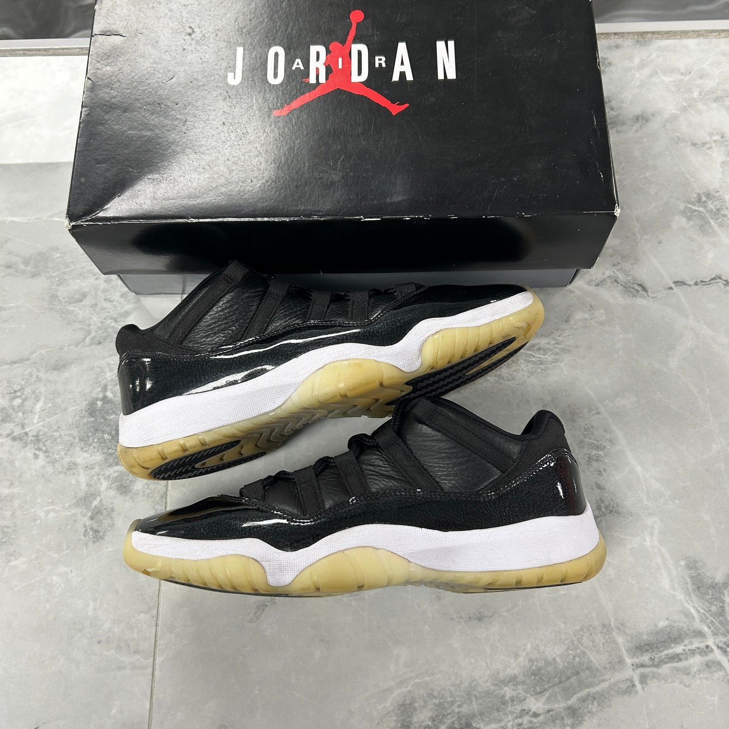 Jordan 11 Retro Low 72-10 (USED)