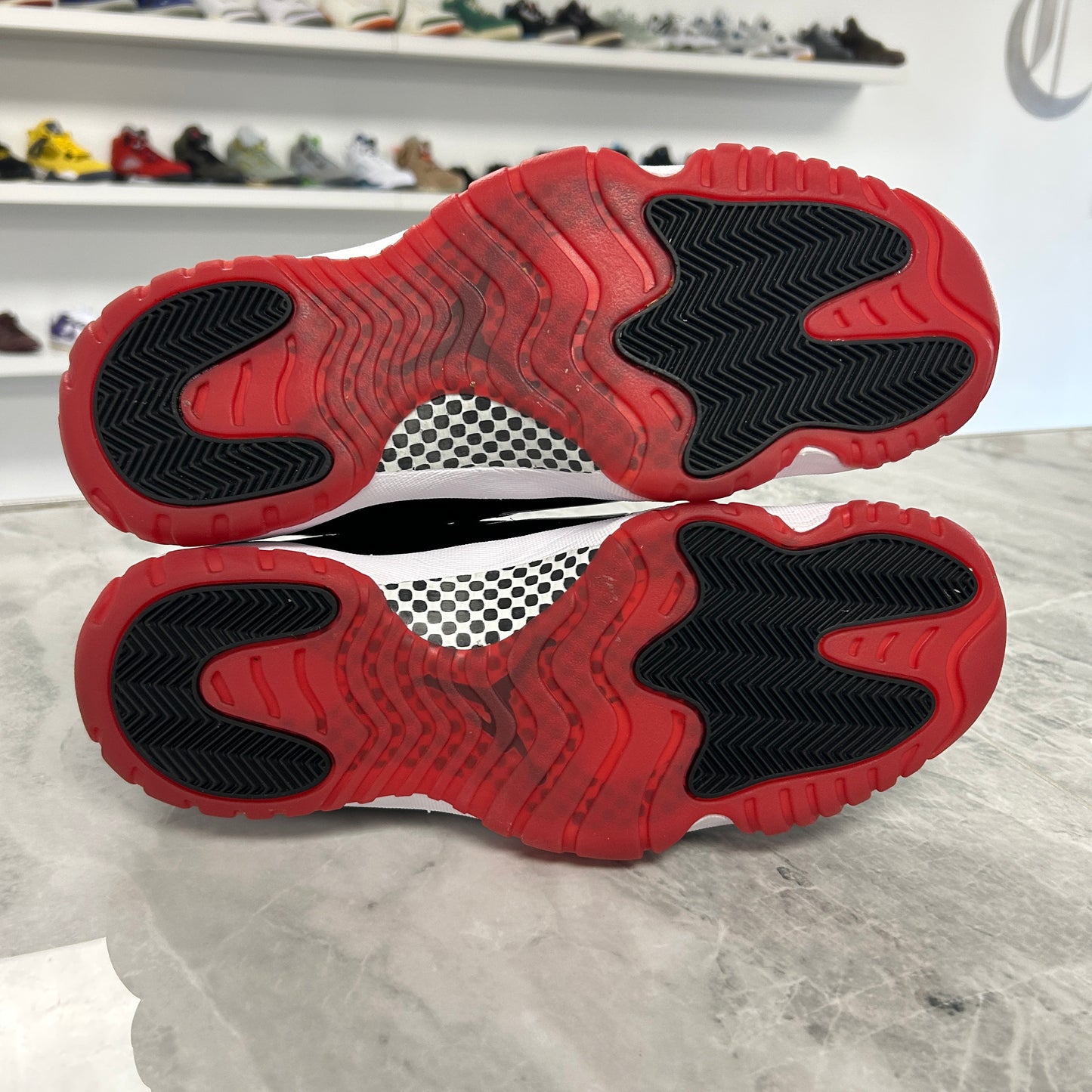 Air Jordan 11 Retro Bred 2019 (Used)(NO BOX)