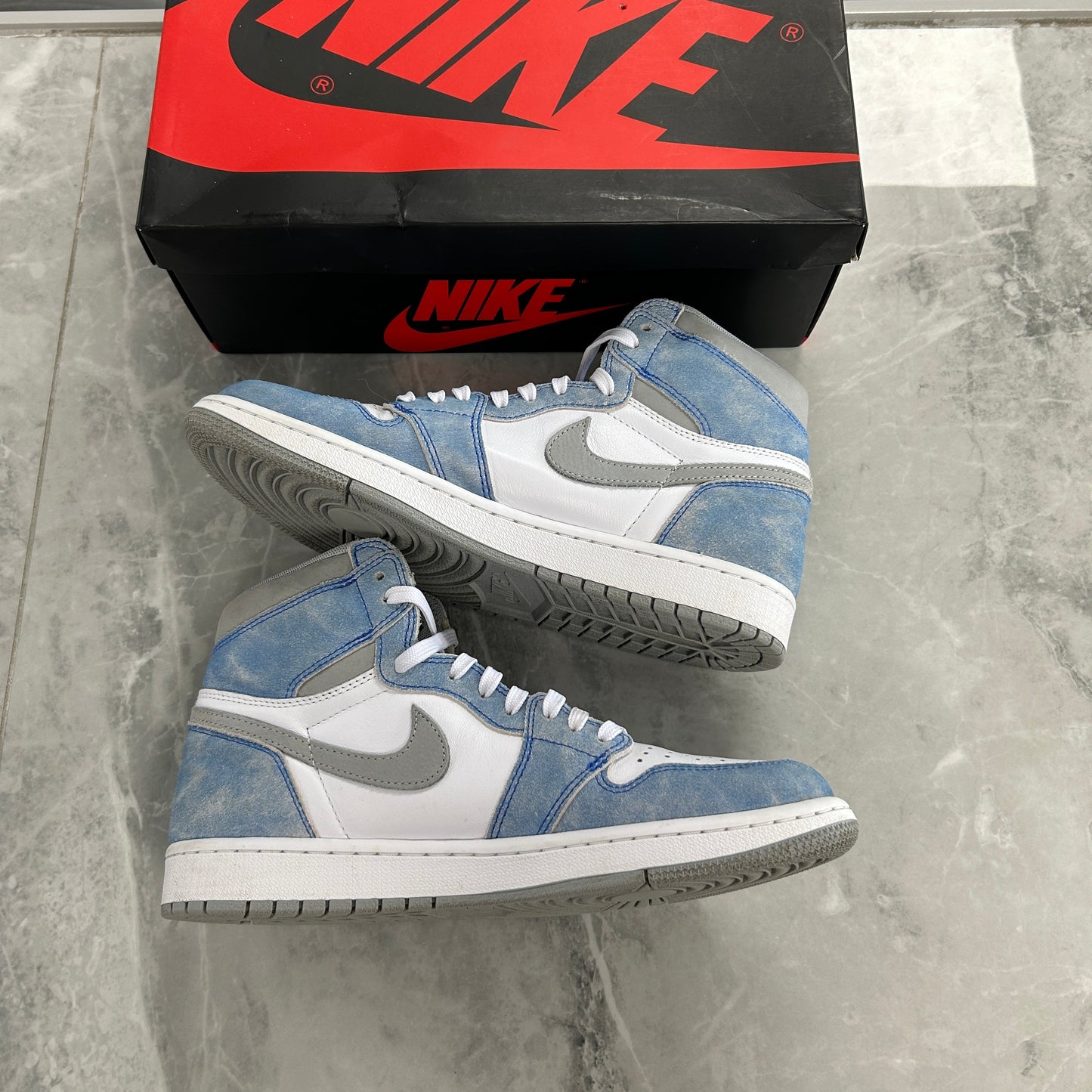 Air Jordan 1 Retro High OG Hyper Royal (USED)