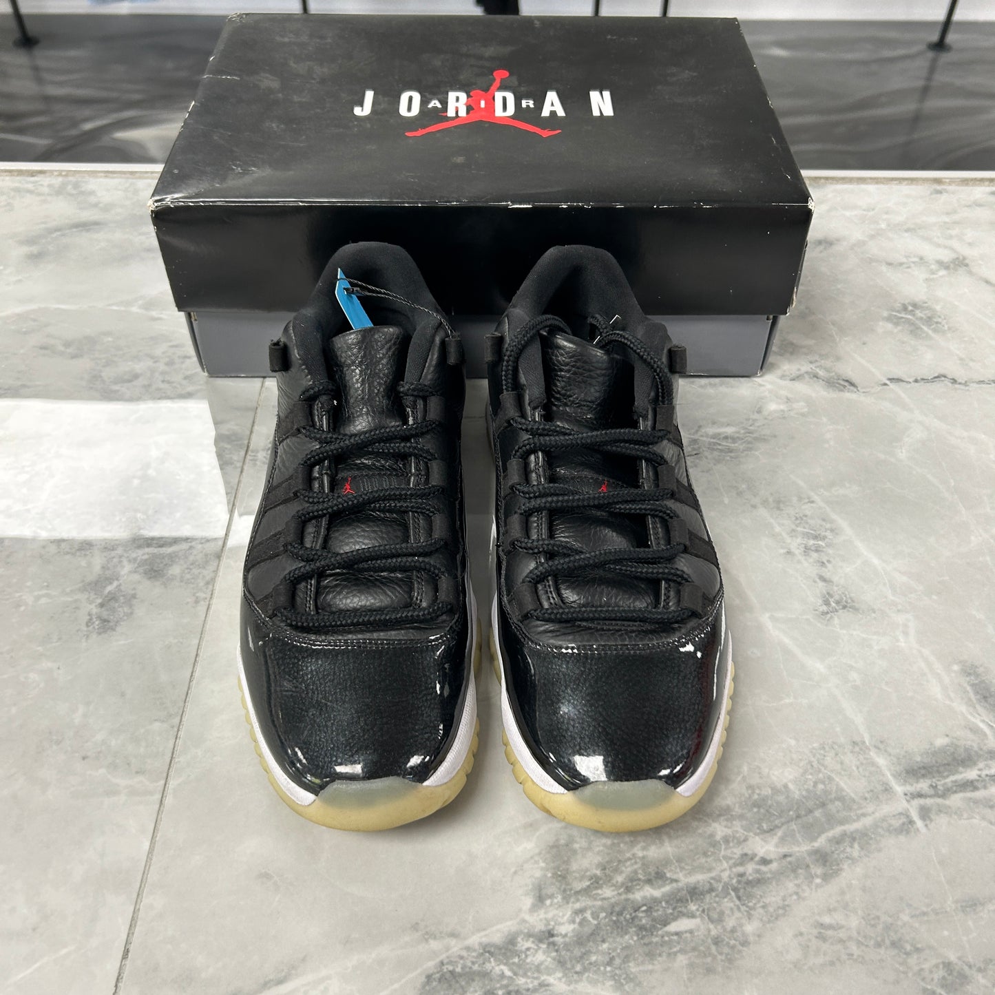 Jordan 11 Retro Low 72-10 (USED)