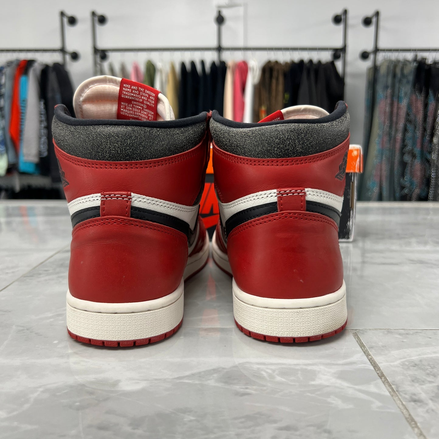 Air Jordan 1 Retro High OG
Chicago Lost & Found (USED)