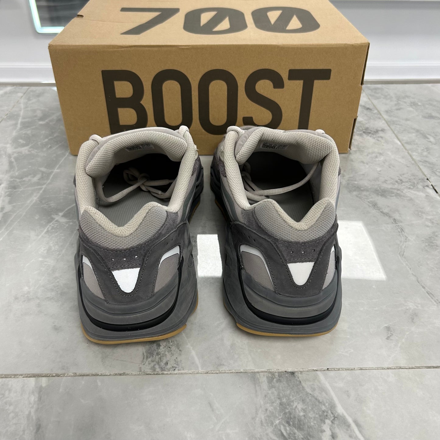 Adidas Yeezy Boost 700 V2
Tephra (USED)