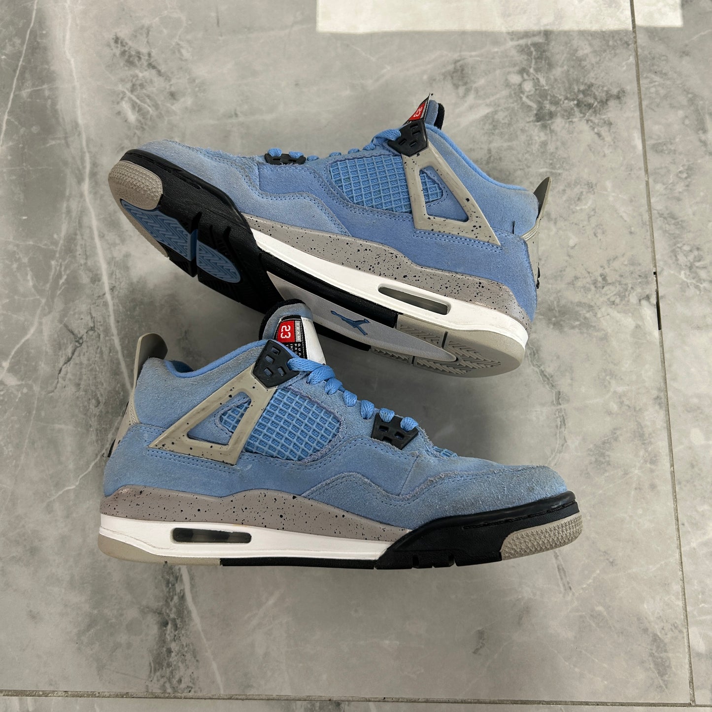 Air Jordan 4 Retro University
Blue (USED NO BOX)