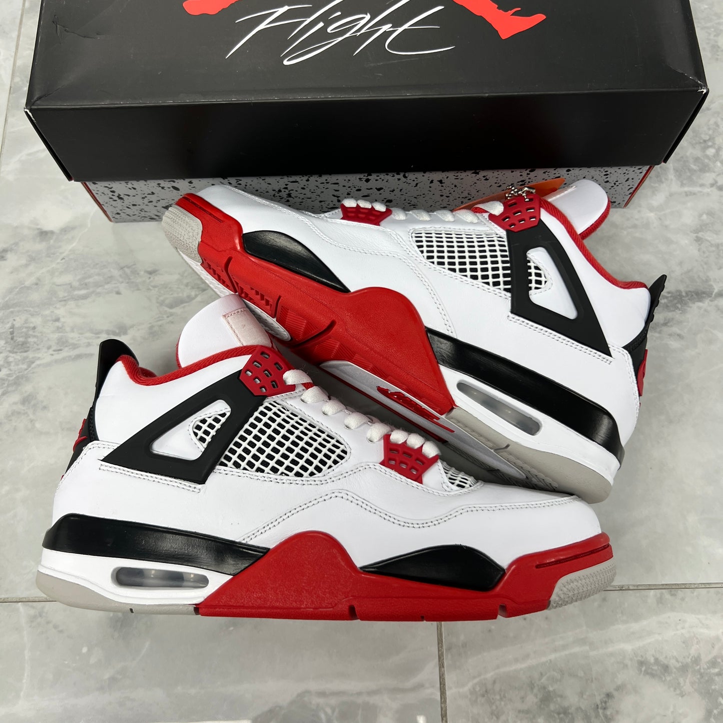 Air Jordan 4 Retro OG Fire Red
2020 (USED)