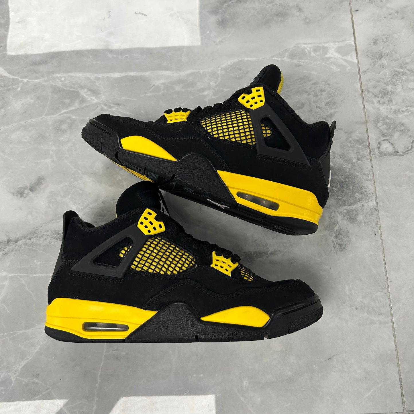 Air Jordan 4 Retro 'Thunder' 2023 (USED NO BOX)