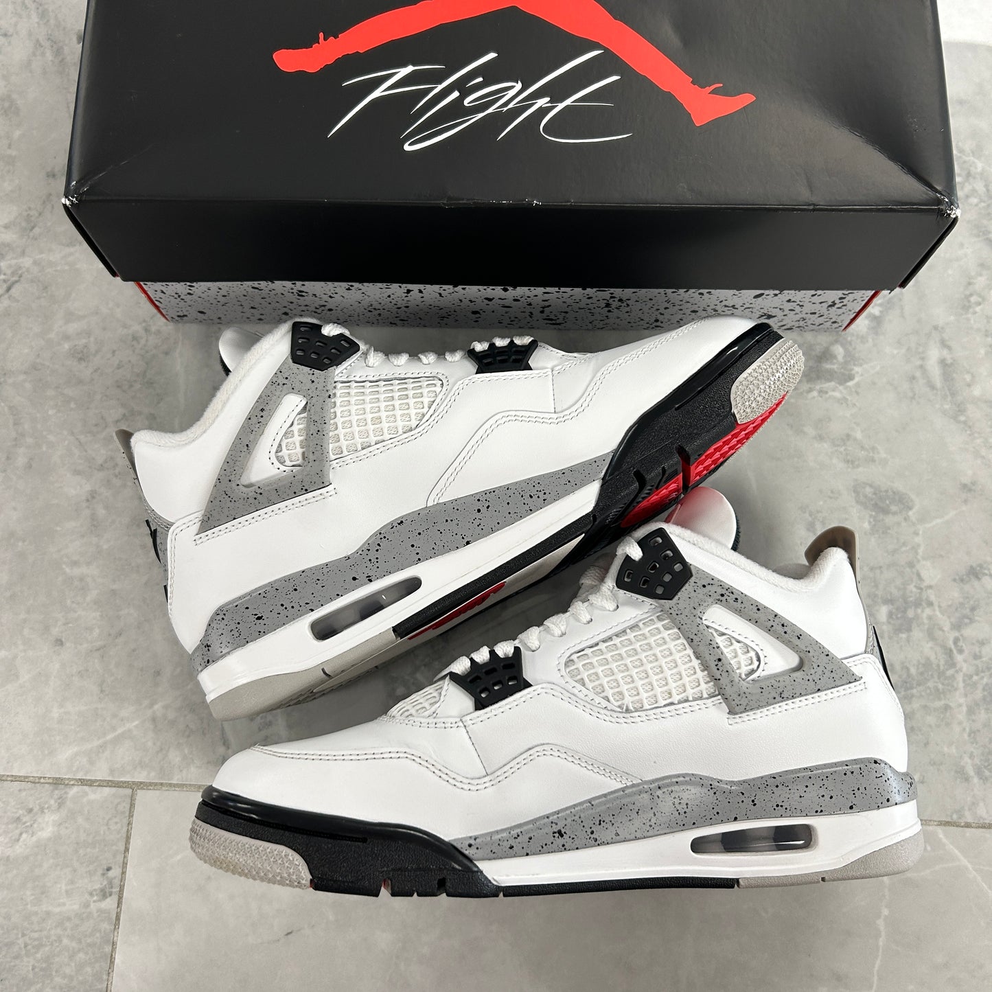 Air Jordan 4 Retro OG White
Cement 2025 (USED)