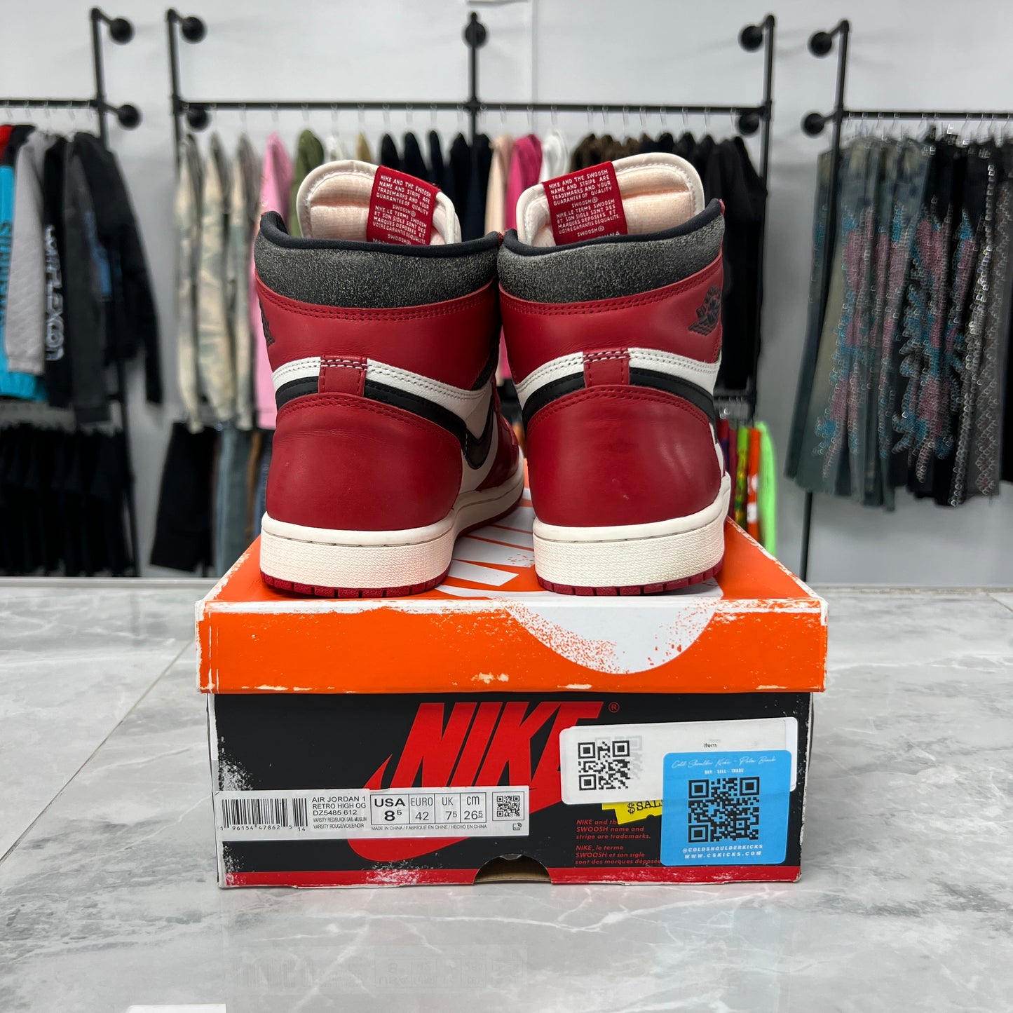 Air Jordan 1 Retro High OG
Chicago Lost & Found (USED)