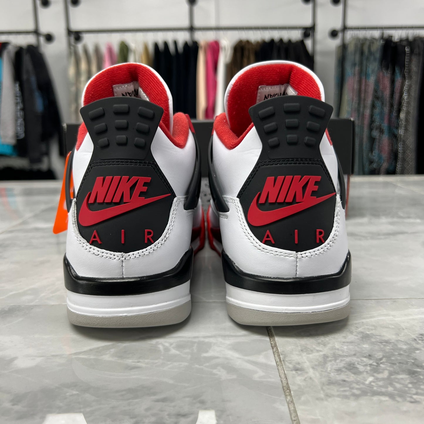 Air Jordan 4 Retro OG Fire Red
2020 (USED)