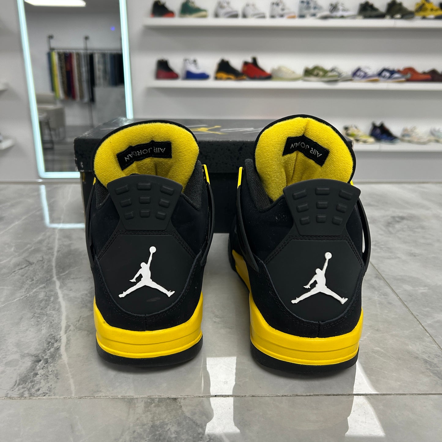 Air Jordan 4 Retro 'Thunder' 2023 (USED)