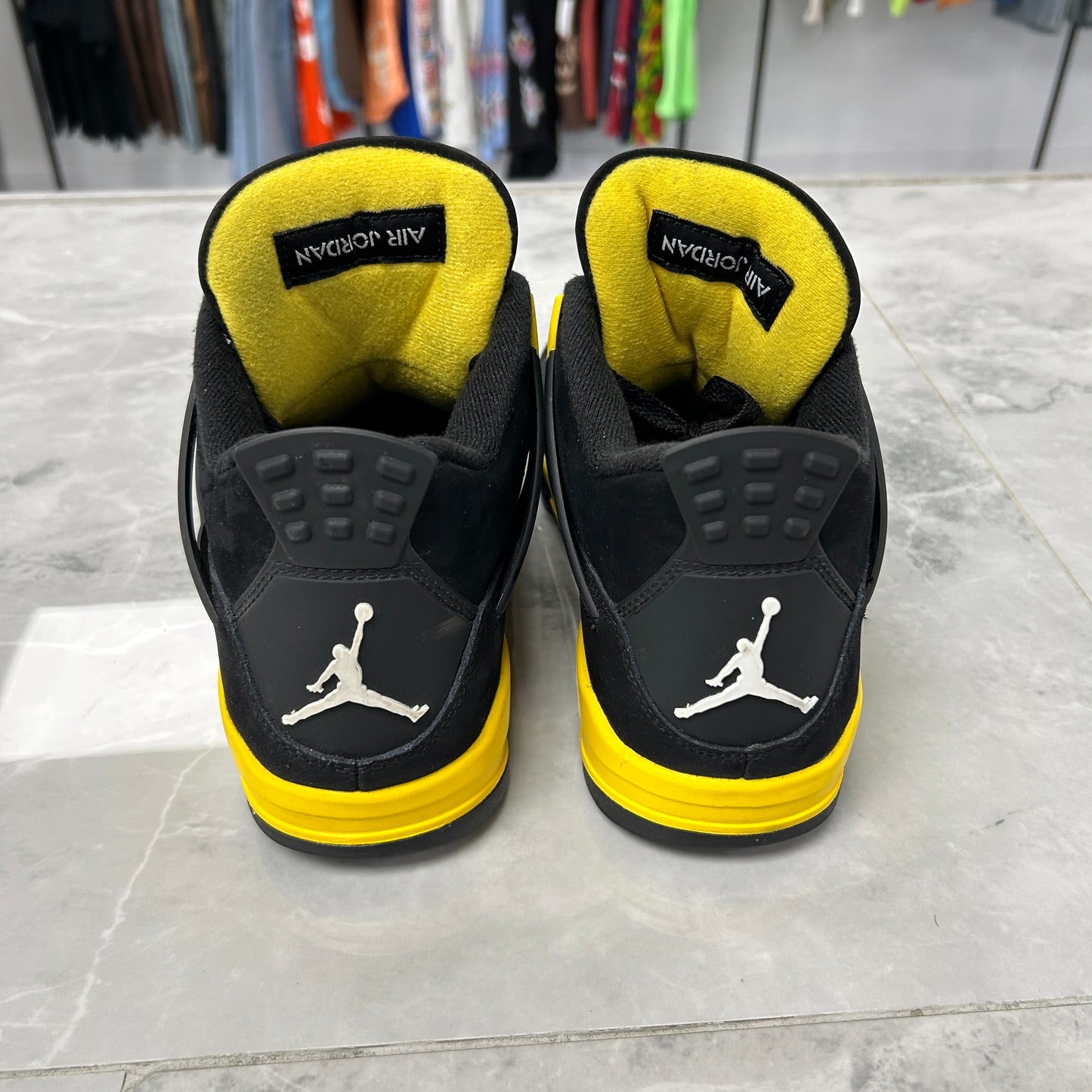 Air Jordan 4 Retro 'Thunder' 2023 (USED NO BOX)