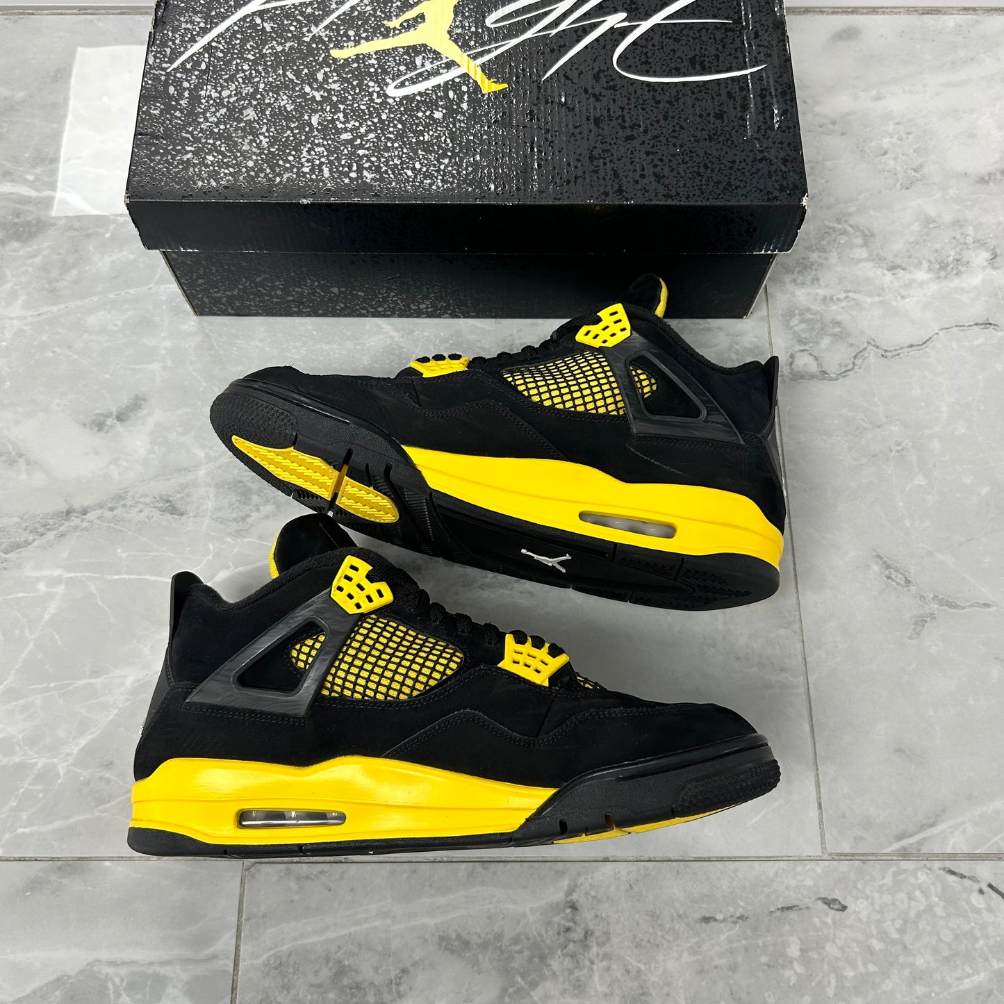Jordan 4 Retro Thunder (2023)(USED)