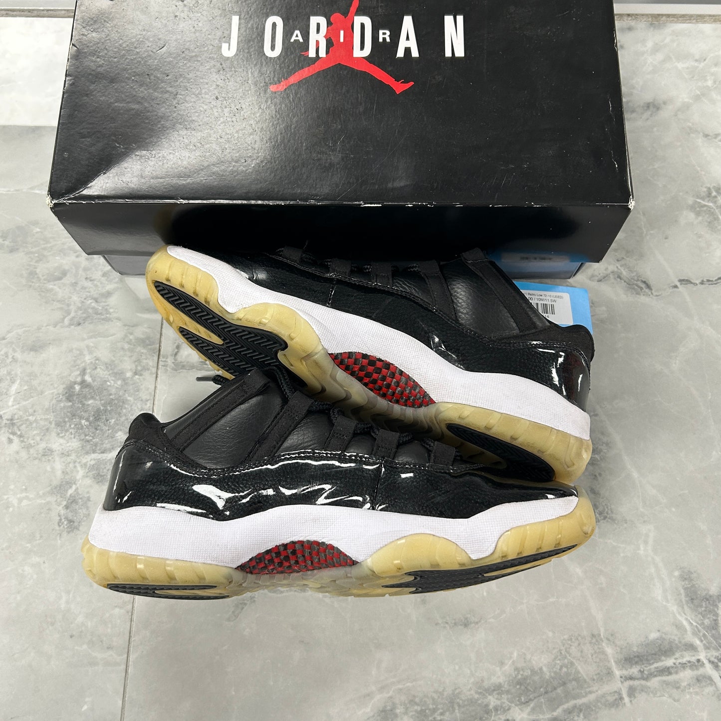 Jordan 11 Retro Low 72-10 (USED)