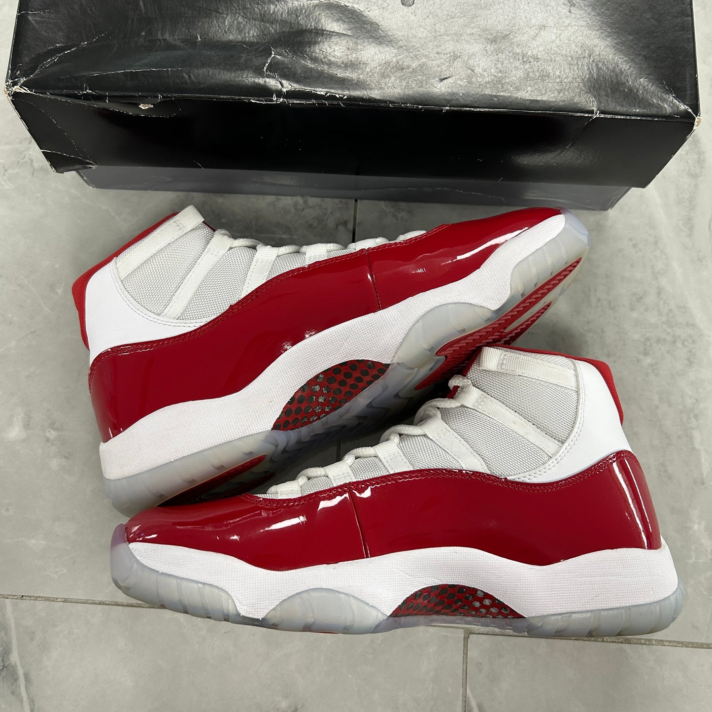 Air Jordan 11 Retro Cherry (USED)