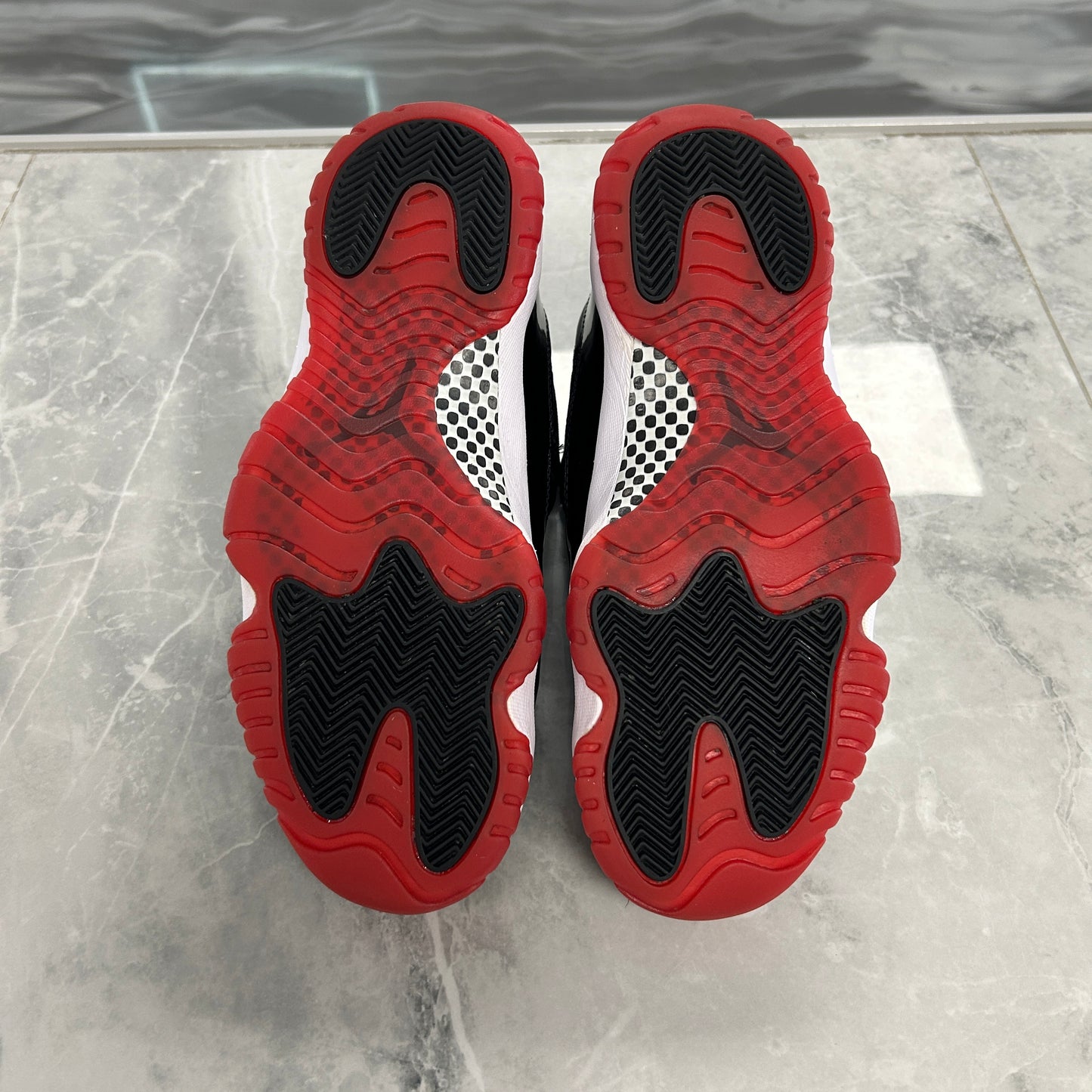 Air Jordan 11 Retro Bred 2019 (USED)(NO BOX)