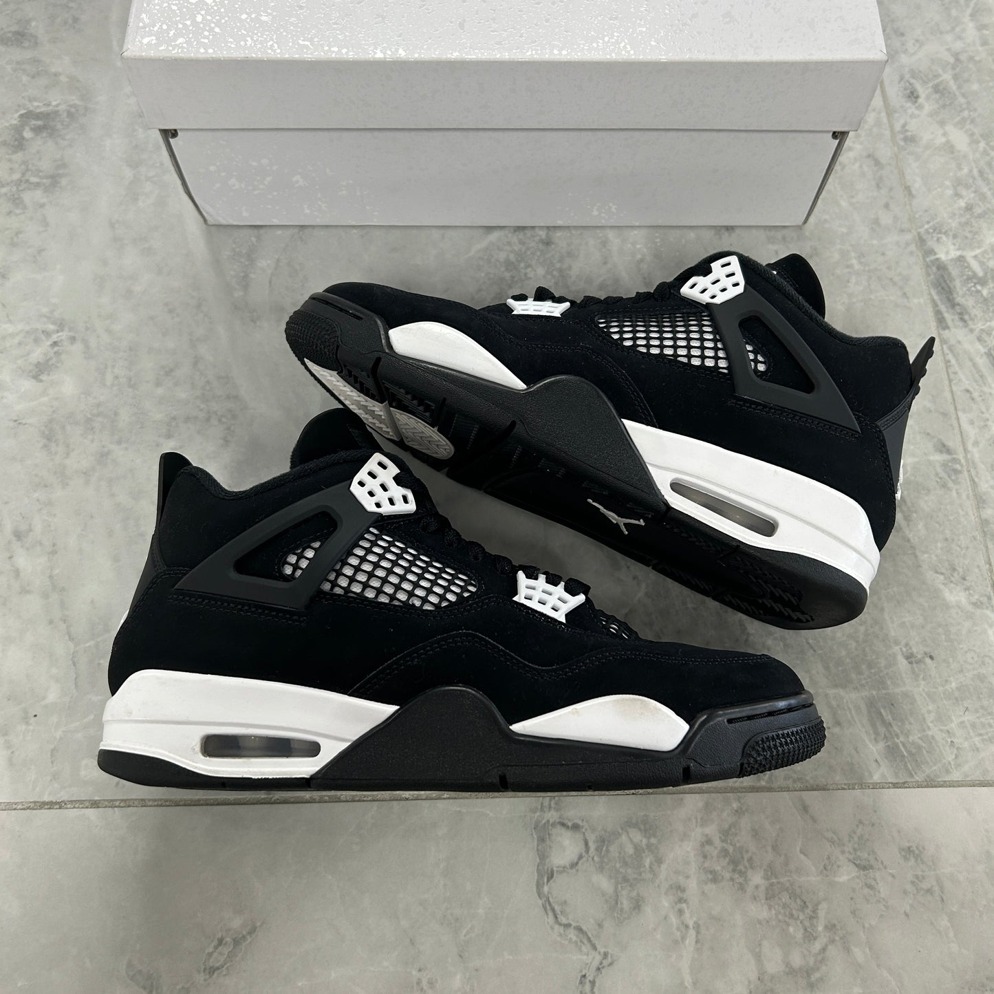 Jordan 4 Retro White Thunder (Used)