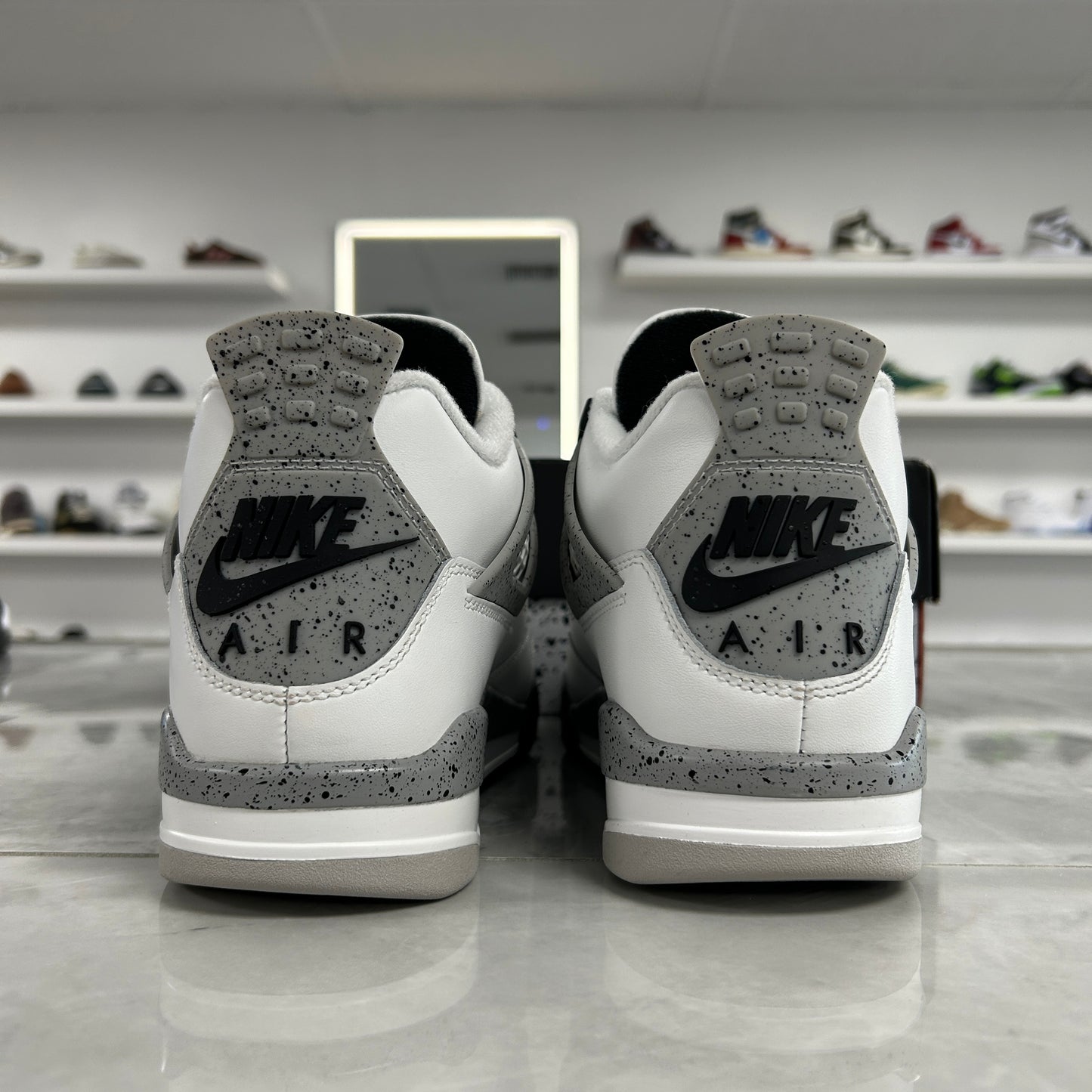 Air Jordan 4 Retro OG White
Cement 2025 (USED)