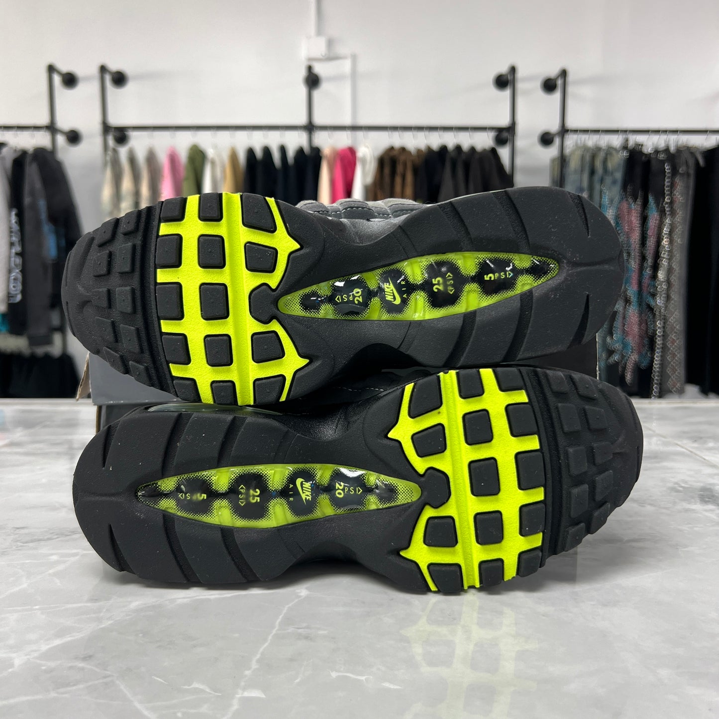 Nike Air Max 95 OG Neon 2025 (USED)