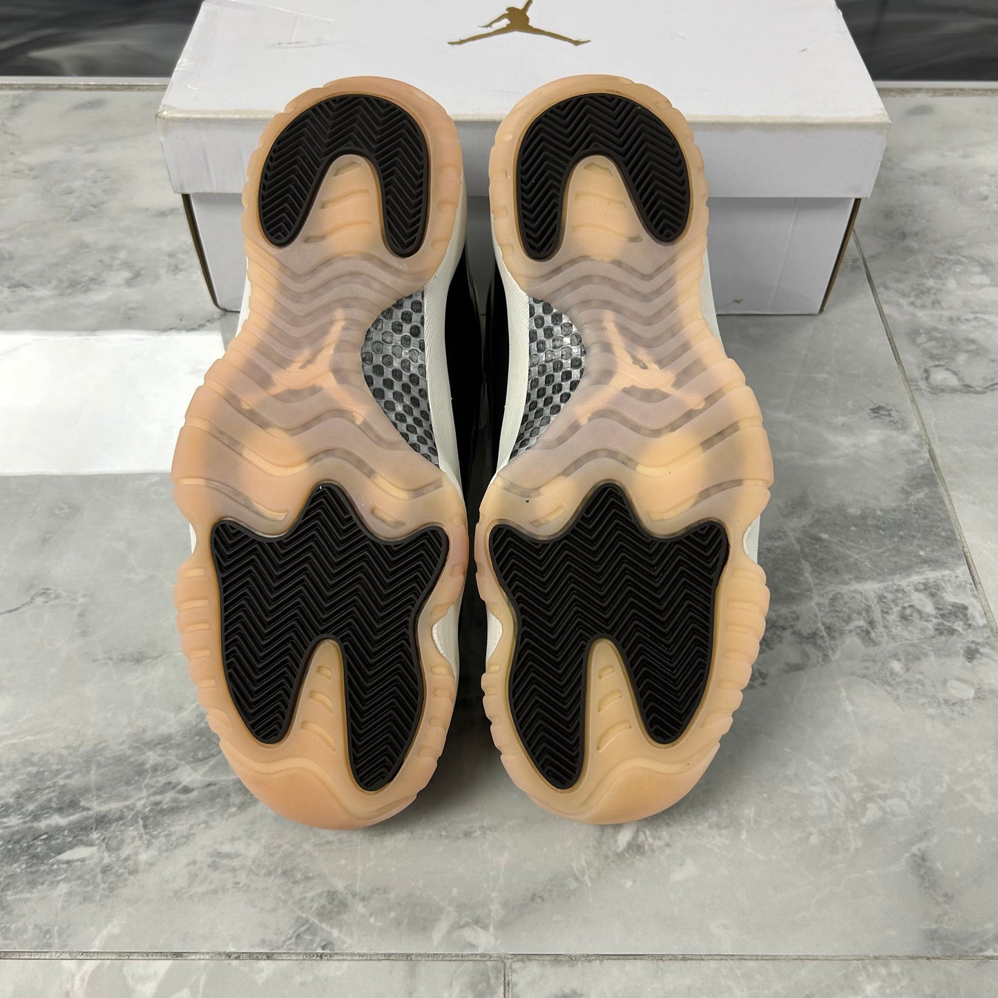 Jordan 11 Retro Neapolitan (USED