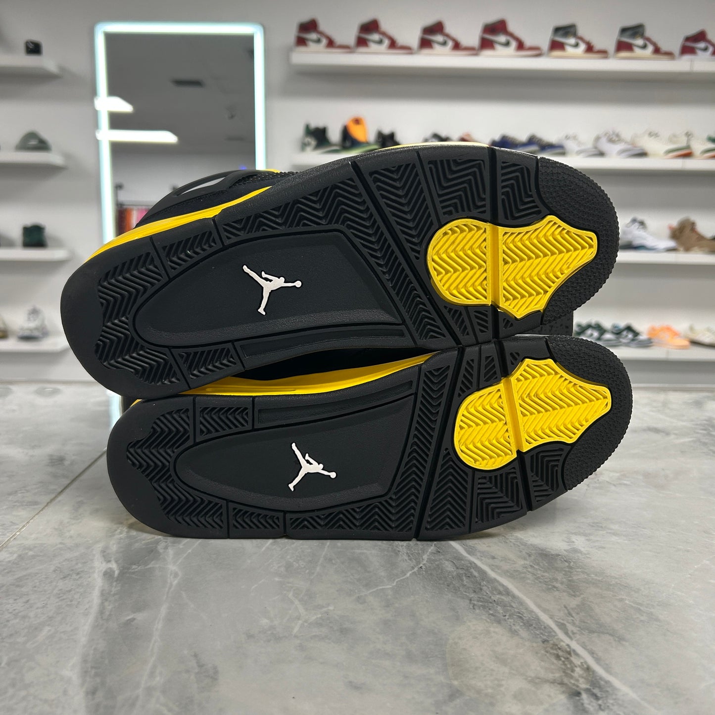 Jordan 4 Retro Thunder (2023) (USED)