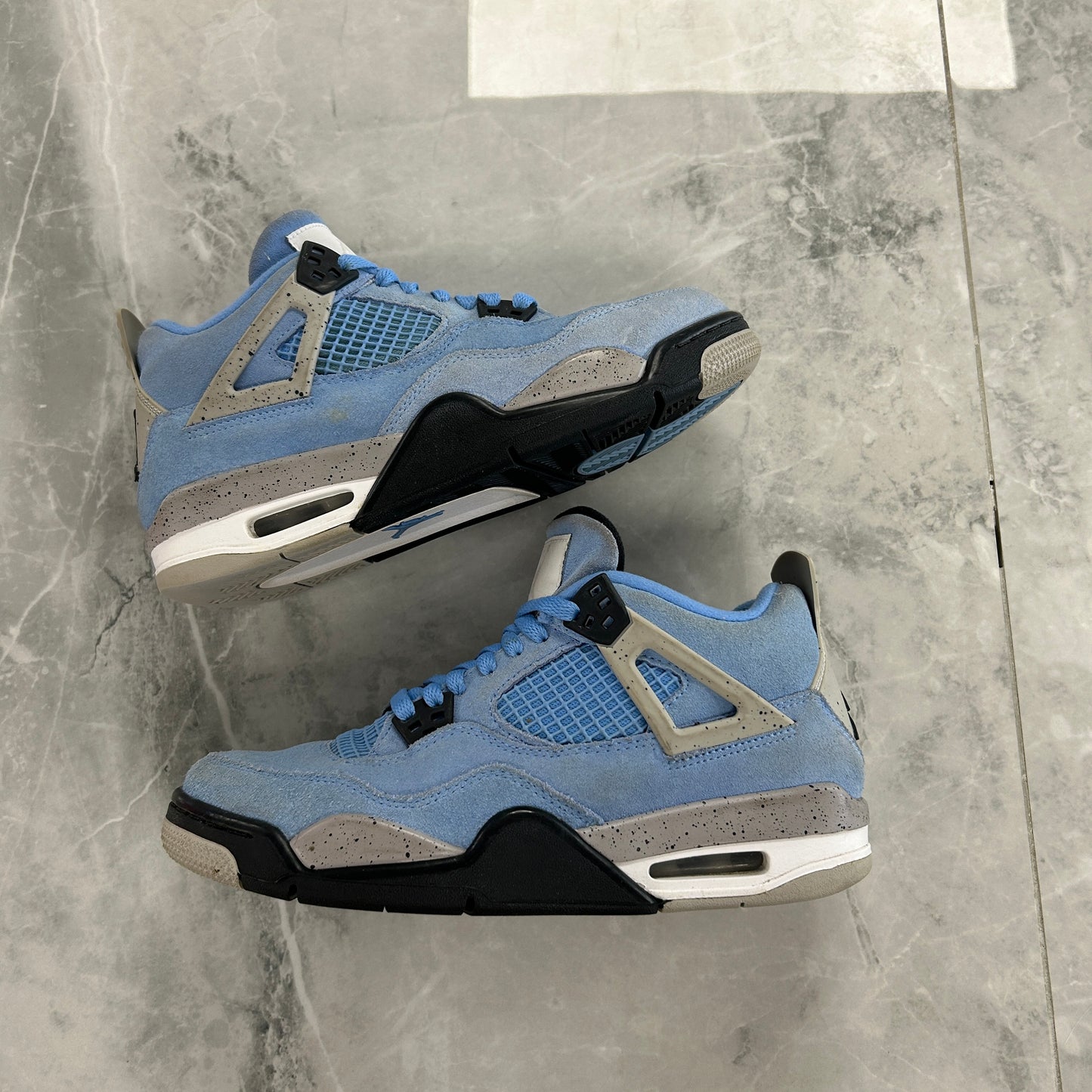 Air Jordan 4 Retro University
Blue (USED NO BOX)