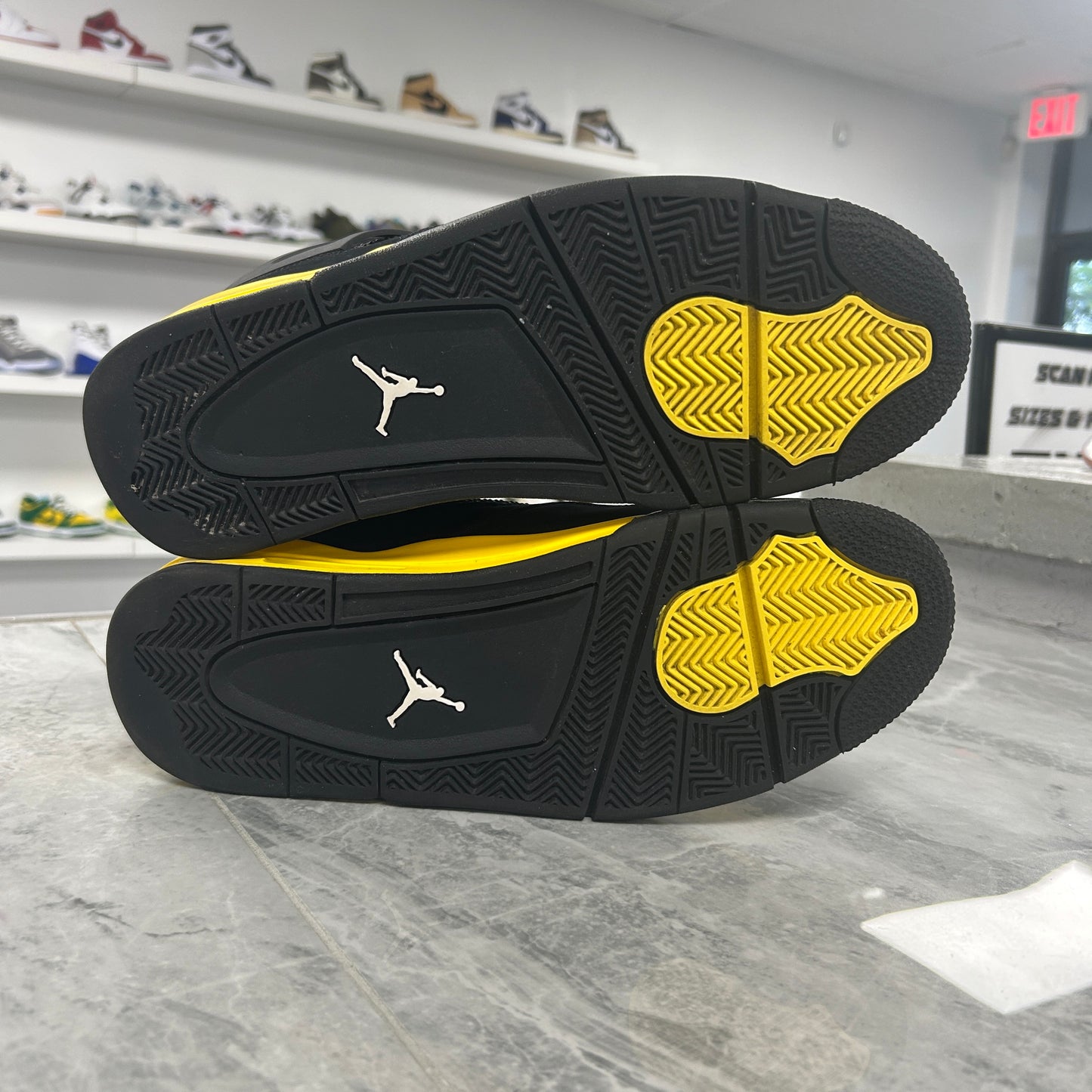 Jordan 4 Retro Thunder (2023)(USED)